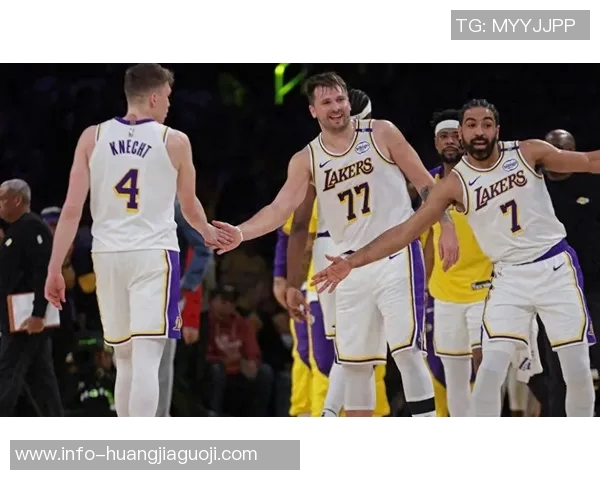 公牛队与湖人队激战正酣谁能在这场对决中笑到最后